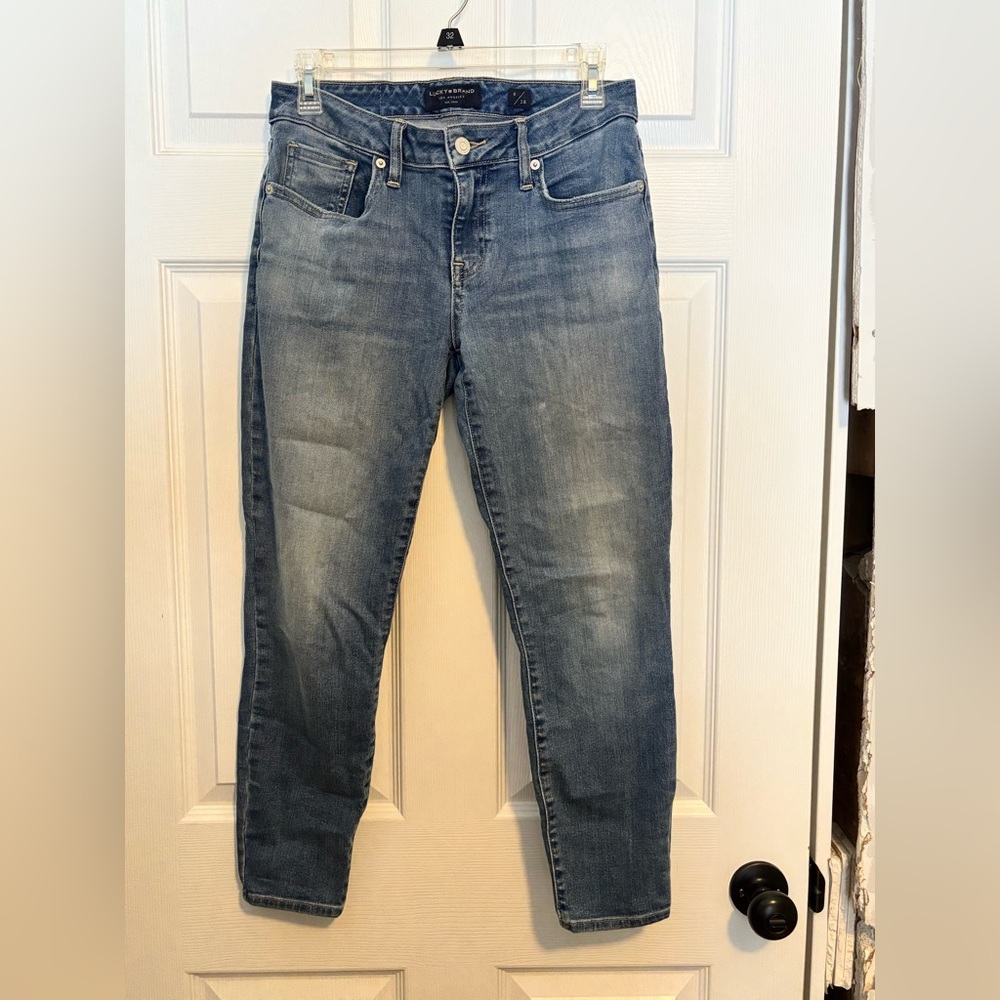 Lucky Brand. Low Rise Crop Jeans. Size 6/28.
